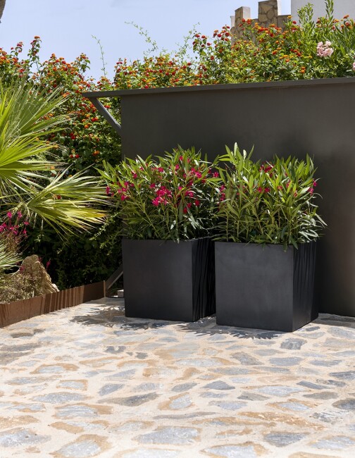 Bloempot in fiberstone by el suelo